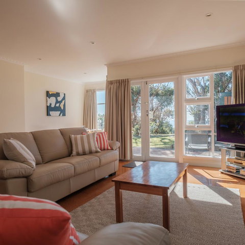 Cod Rock Point - Accommodation Directory 17