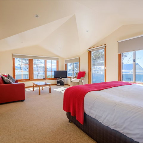 Cod Rock Point - Accommodation Directory 11
