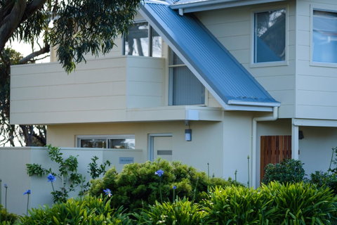 Cod Rock Point - Accommodation Directory 1