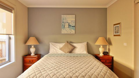 Hobart Villa - Accommodation Directory 7