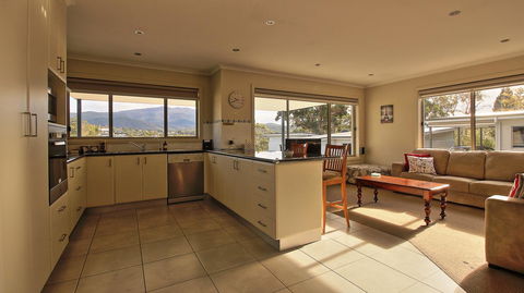 Hobart Villa - Accommodation Directory 4