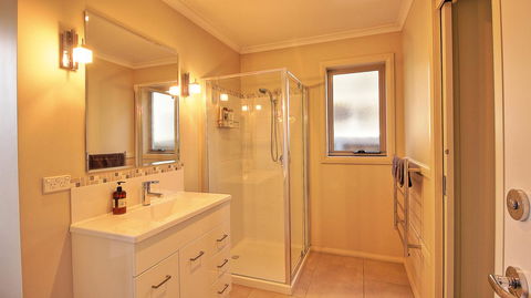 Hobart Villa - Accommodation Directory 10