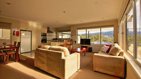 Hobart Villa - Accommodation Directory 1