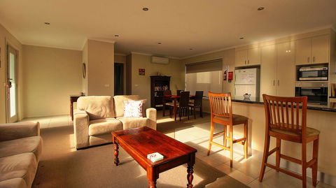 Hobart Villa - Accommodation Directory 0