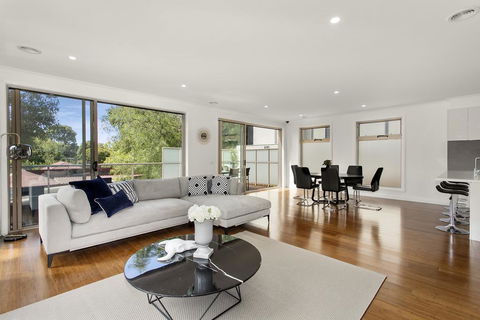 NEW Inner Melb Luxury Modern Grand Holiday House - Great Location, Wifi, Parking - Accommodation Directory 1