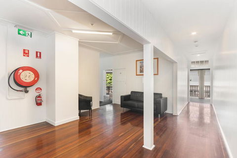 Newmarket Hotel - Accommodation Directory 3