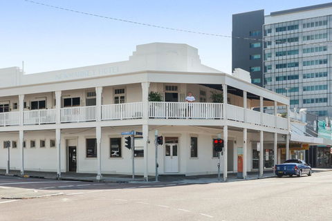 Newmarket Hotel - Accommodation Directory 2