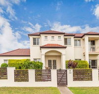 Nice home in the Regatta waters estate close to theme parks - Accommodation Directory