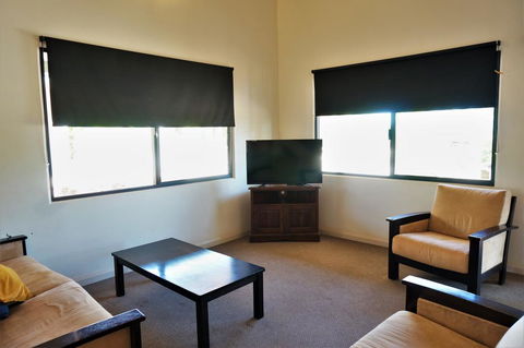 Ningaloo Breeze Villa 5 - 3 Bedroom Fully Self-Contained Holiday Accommodation - Accommodation Directory 3