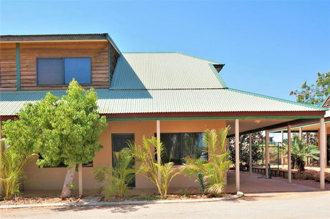 Ningaloo Breeze Villa 5 - 3 Bedroom Fully Self-Contained Holiday Accommodation - Accommodation Directory 0