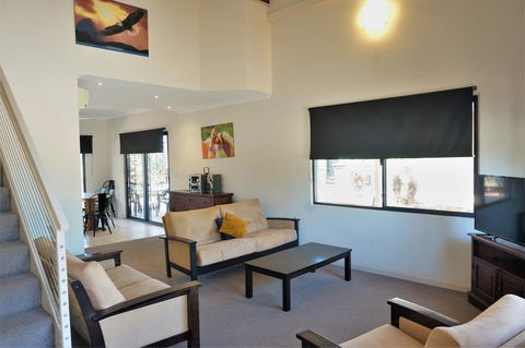 Ningaloo Breeze Villa 5 - 3 Bedroom Fully Self-Contained Holiday Accommodation - Accommodation Directory 2