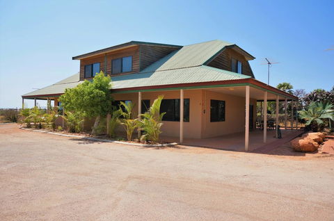 Ningaloo Breeze Villa 5 - 3 Bedroom Fully Self-Contained Holiday Accommodation - Accommodation Directory 1