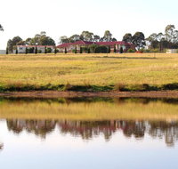 Noble Willow Studio Lovedale. Spacious with views and pool - Accommodation Directory