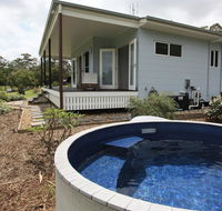 Noosa Hinterland Country Cottage 'Tru-Blu' - Accommodation Directory