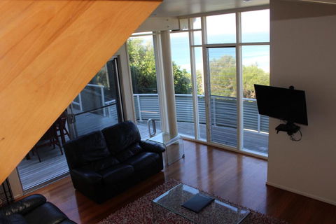 NORTHPOINT 1 - Accommodation Directory 3