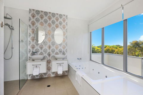 NORTHSHOR- ULTIMATE BEACH HOUSE - Accommodation Directory 3