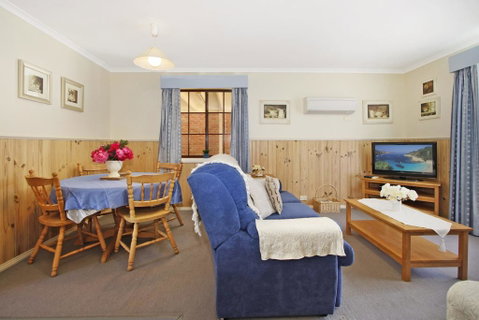Oak Cottage - Tudor Village Unit 5 - Accommodation Directory 1