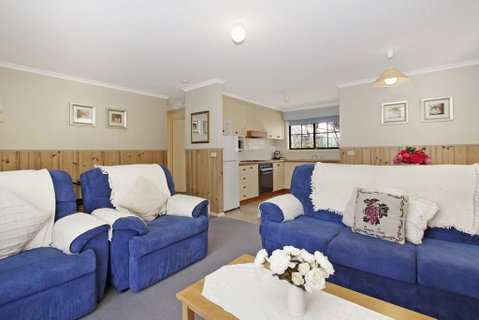 Oak Cottage - Tudor Village Unit 5 - Accommodation Directory 2