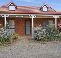 Oak Cottage - Tudor Village Unit 5 - Accommodation Directory