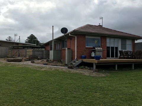 OCEAN BREEZE - Accommodation Directory 1