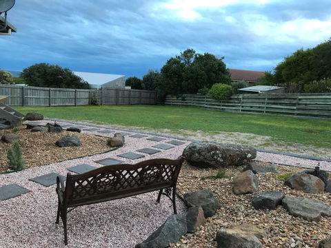 OCEAN BREEZE - Accommodation Directory 0