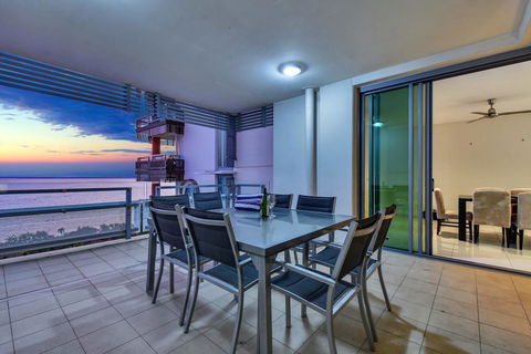 Oceana Darwin Central Oceanfront 3 Bedroom 2 Lounge Room Pool Gym Tennis Court Sleeps 9 - Accommodation Directory 2