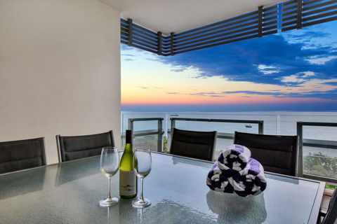 Oceana Darwin Central Oceanfront 3 Bedroom 2 Lounge Room Pool Gym Tennis Court Sleeps 9 - Accommodation Directory 0