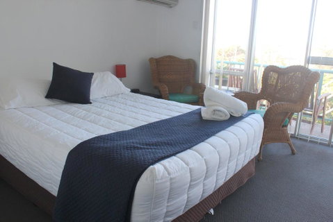 Oceanside Hawks Nest - Accommodation Directory 3