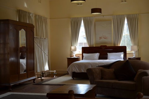 Old Parkes Convent - Accommodation Directory 1