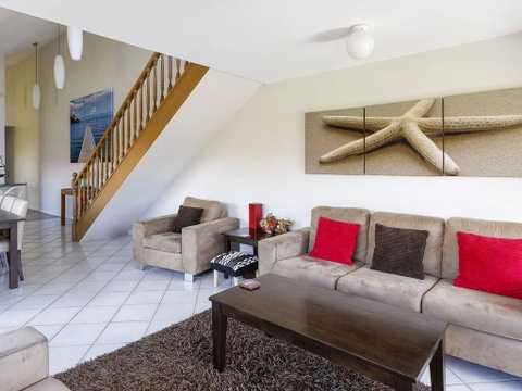 One Street From Main Beach - Accommodation Directory 2