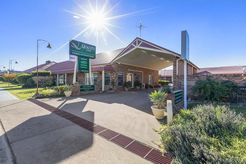 Parkes International - Accommodation Directory 0