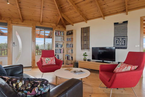 Peace & Plenty - Accommodation Directory 1