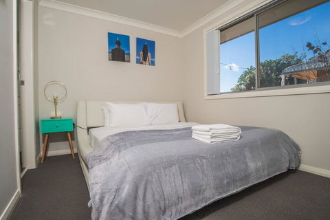 PEACEFUL 2Kingbed RootyHill Townhouse Near Station - Accommodation Directory 1