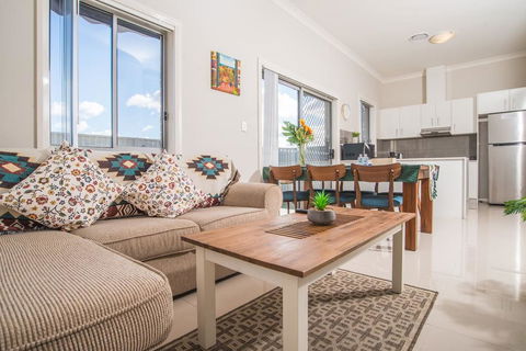 PEACEFUL 2Kingbed RootyHill Townhouse Near Station - Accommodation Directory 0
