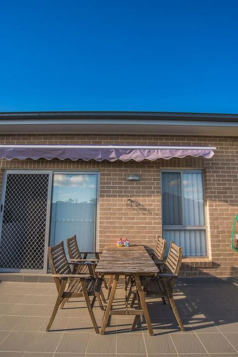 PEACEFUL 2Kingbed RootyHill Townhouse Near Station - Accommodation Directory 3