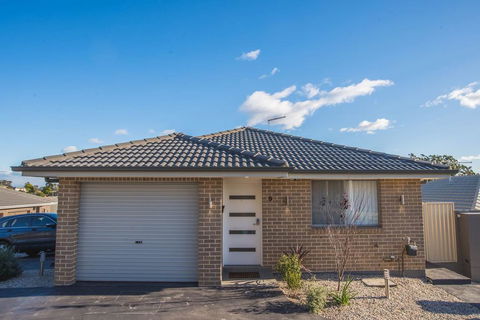 PEACEFUL 2Kingbed RootyHill Townhouse Near Station - Accommodation Directory 2