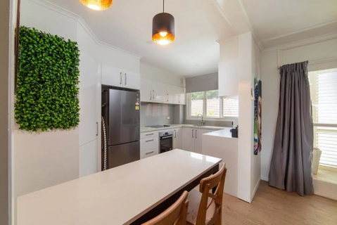 Peaceful 3 Bedroom Apartment In Ascot - Accommodation Directory 1