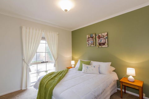 PERFECT ON PYMBLE AVE - Accommodation Directory 1