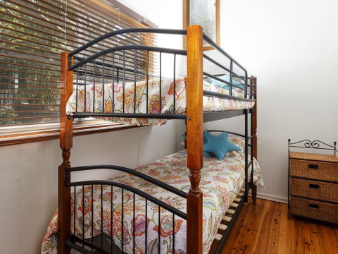 Pet Friendly - Bennetts Beach Cottage - Accommodation Directory 3