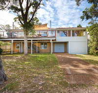 Pet Friendly 4 Bedroom Holiday Home - River Views - Accommodation Directory
