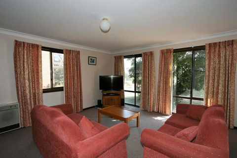 Petersdorf 4/129 Gippsland Street - Accommodation Directory 0