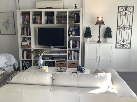 Petite Provence Cottage - Accommodation Directory 0
