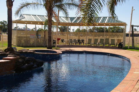 Pines Country Club Motor Inn - Accommodation Directory 2