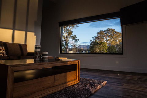 Pomonal Estate Mt Cassell Villa - Accommodation Directory 3