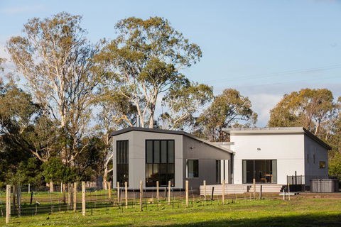 Pomonal Estate Mt Cassell Villa - Accommodation Directory 0