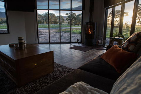 Pomonal Estate Mt Cassell Villa - Accommodation Directory 2