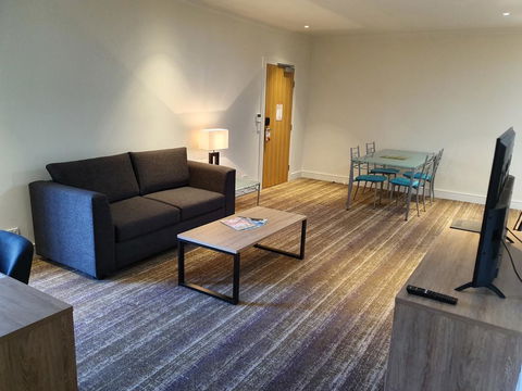Porter's Plainland Hotel - Accommodation Directory 2