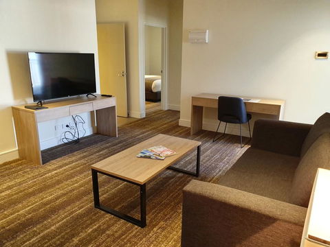 Porter's Plainland Hotel - Accommodation Directory 1