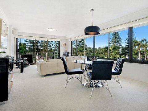 Private Apartment - Central Broadbeach - Accommodation Directory 0
