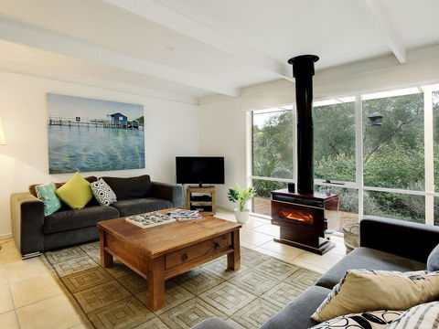 Quarterdeck - Accommodation Directory 1